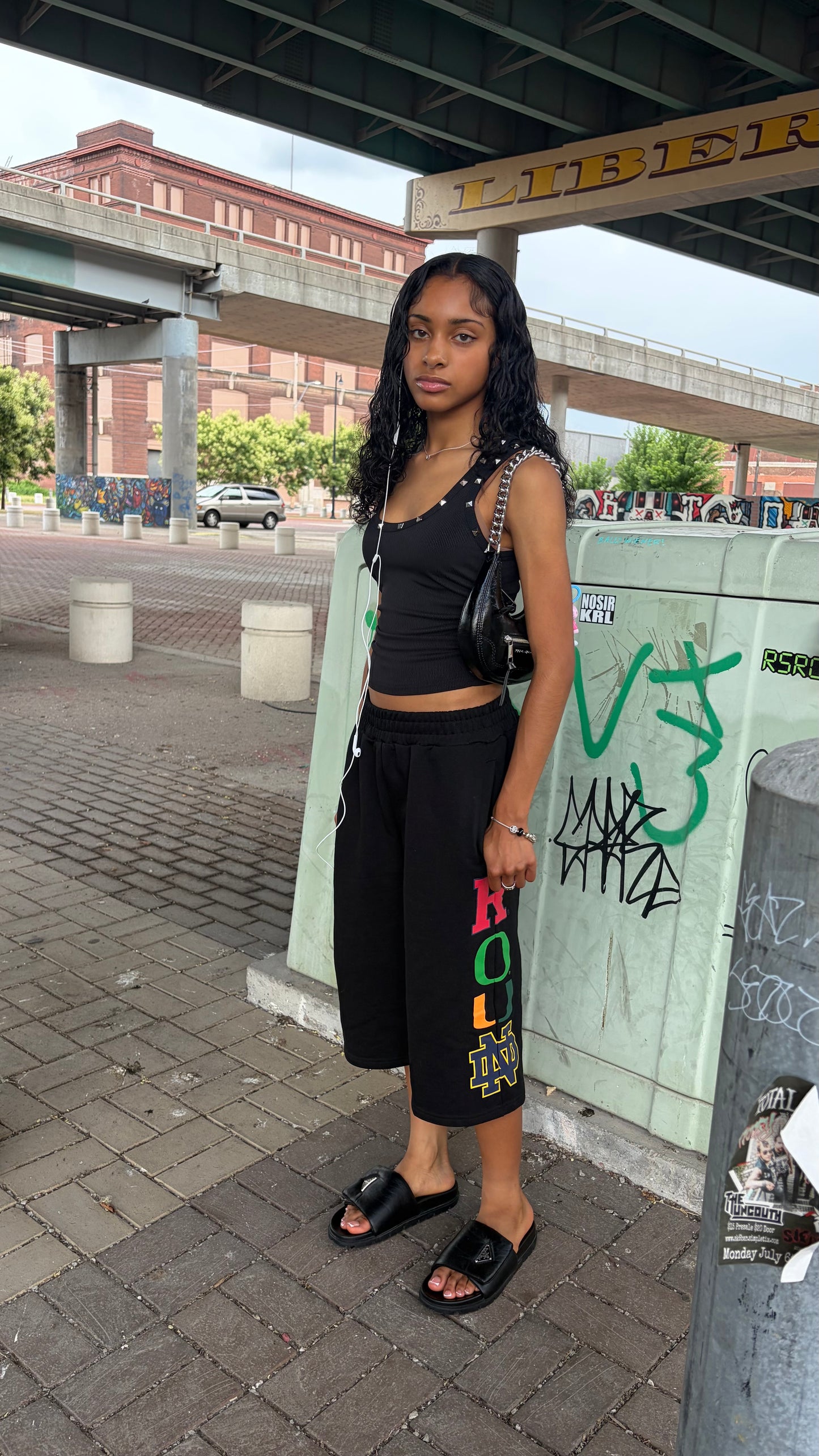 “ Yearround “ College Capri’s