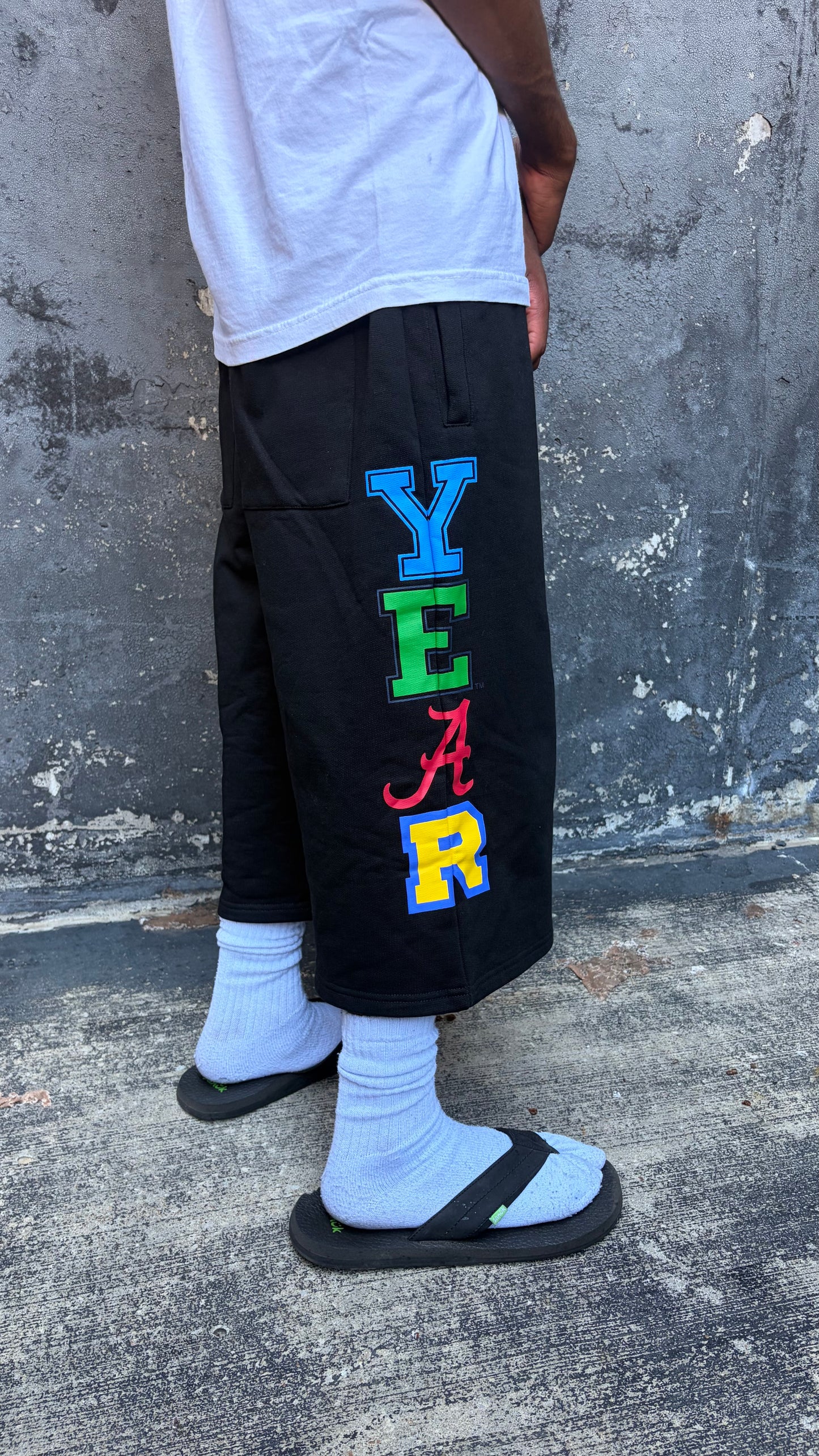 “ Yearround “ College Capri’s