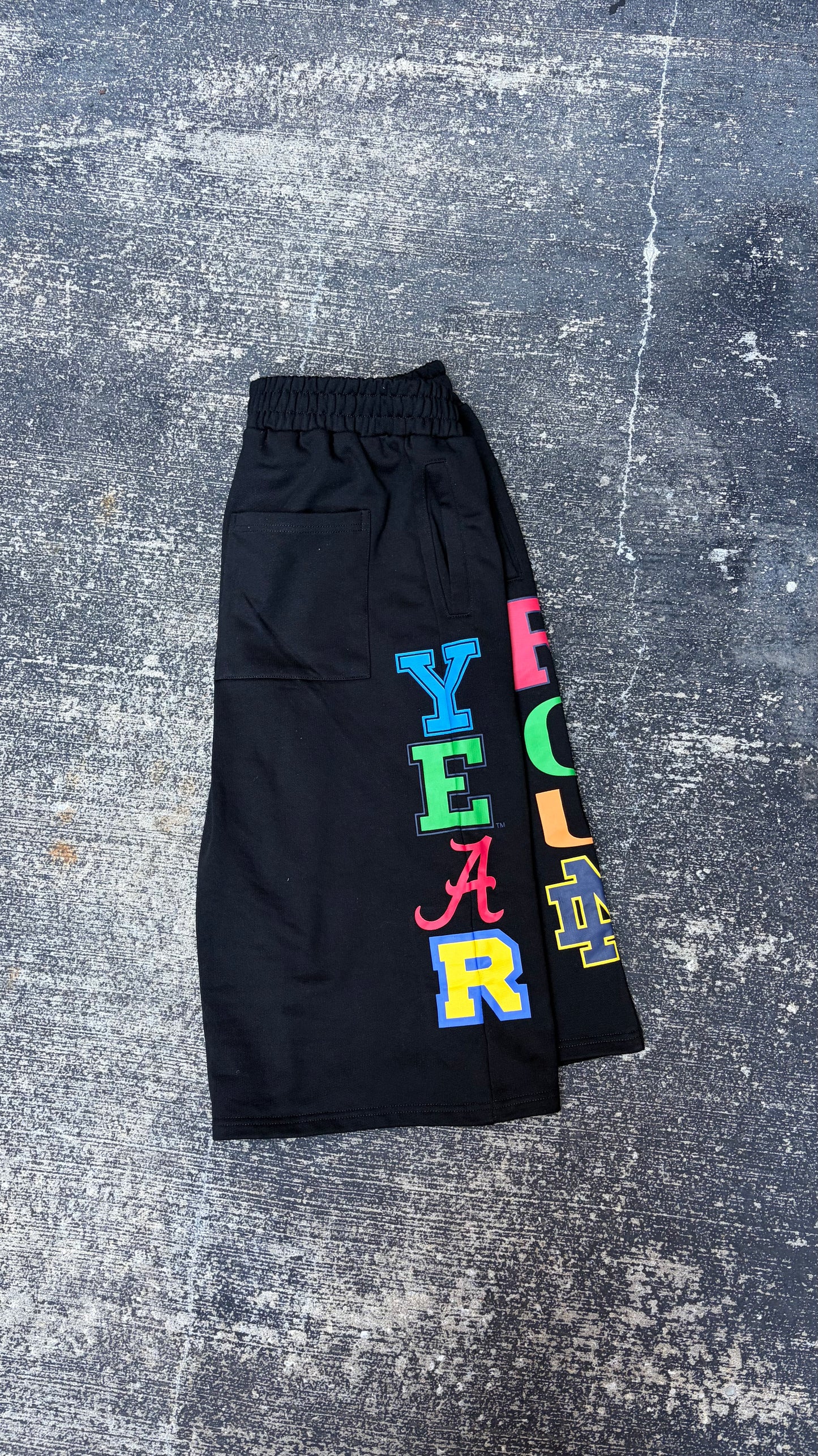 “ Yearround “ College Capri’s