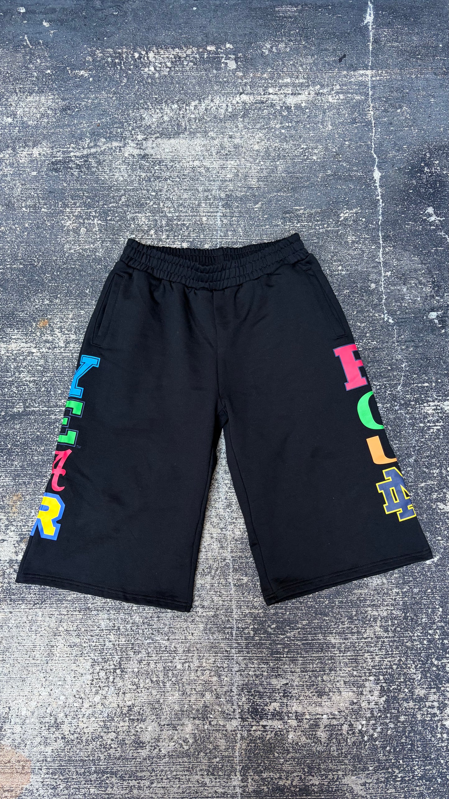 “ Yearround “ College Capri’s