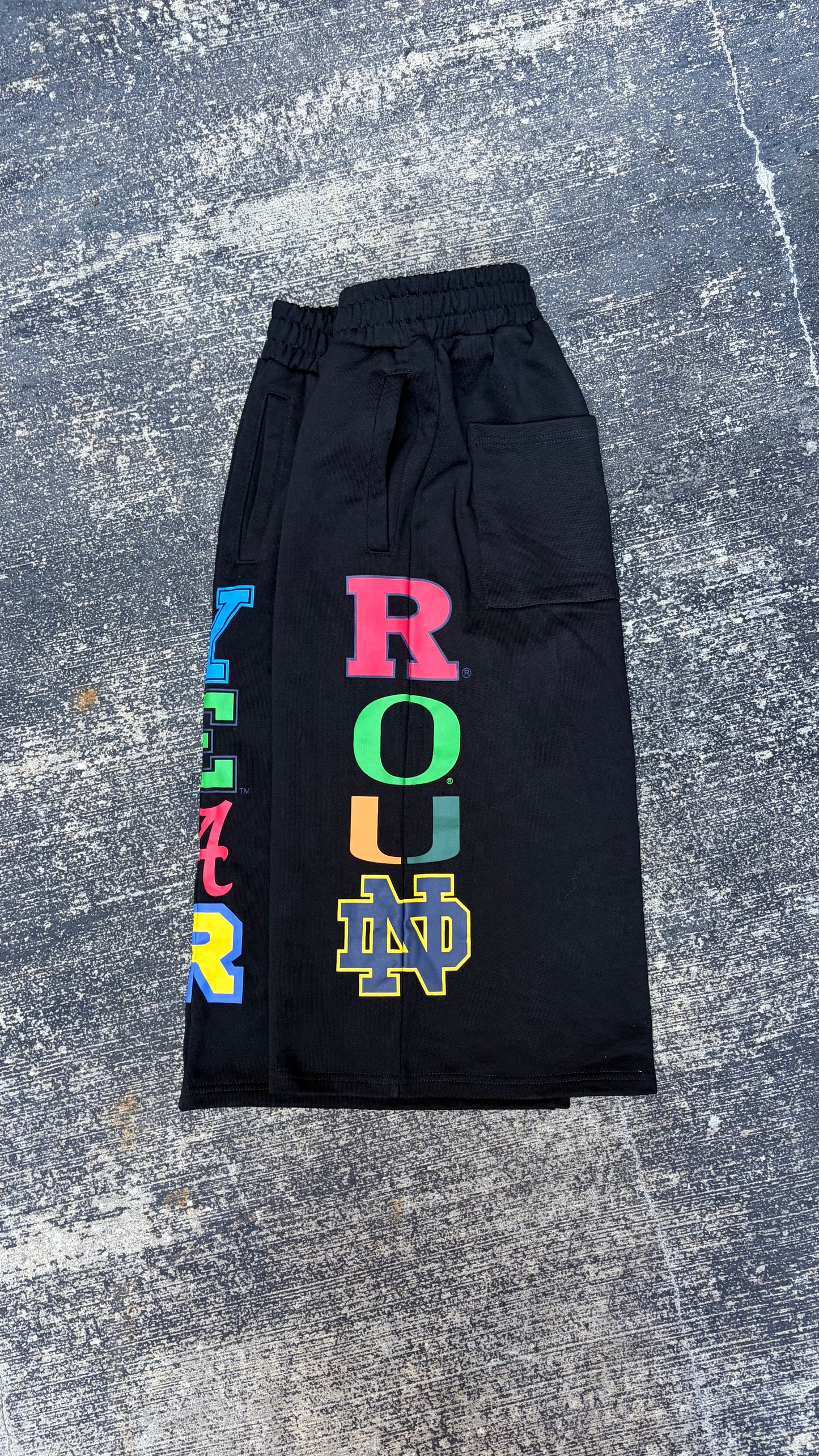 “ Yearround “ College Capri’s